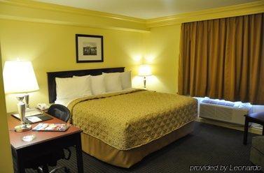 Hotel Chateau Nova Kingsway 3*