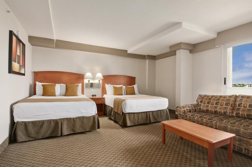 Hotel Ramada By Wyndham South Edmonton