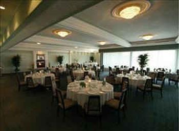 Hotel Chateau Louis & Conference Centre 3*