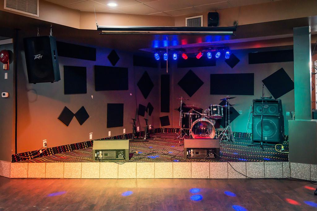 Hotel Sands & Edmonton