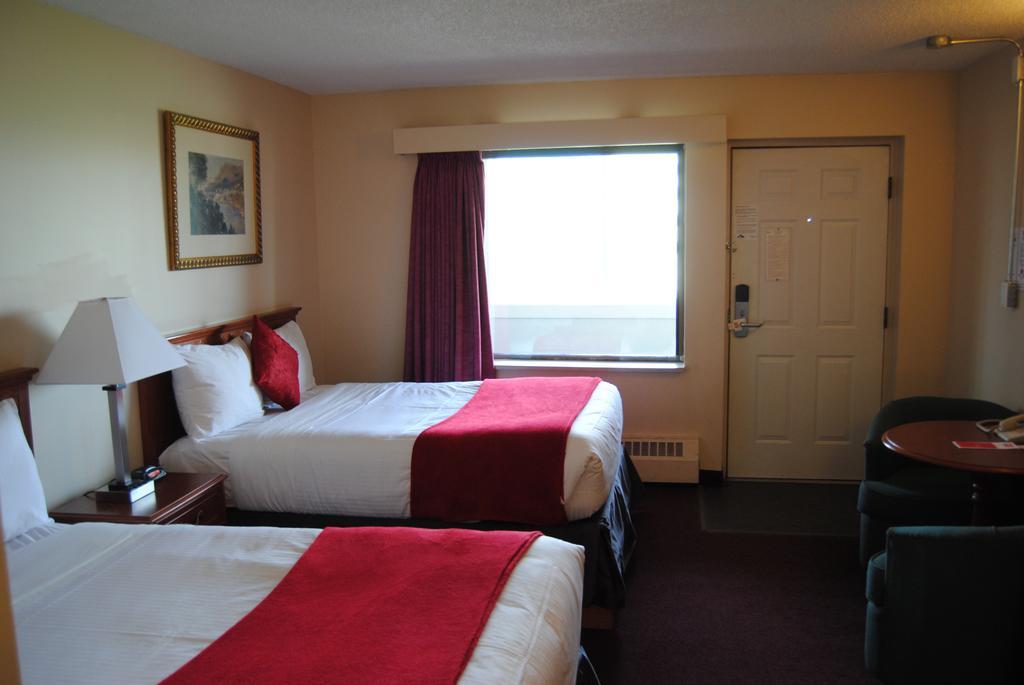 Economy 2* Edmonton