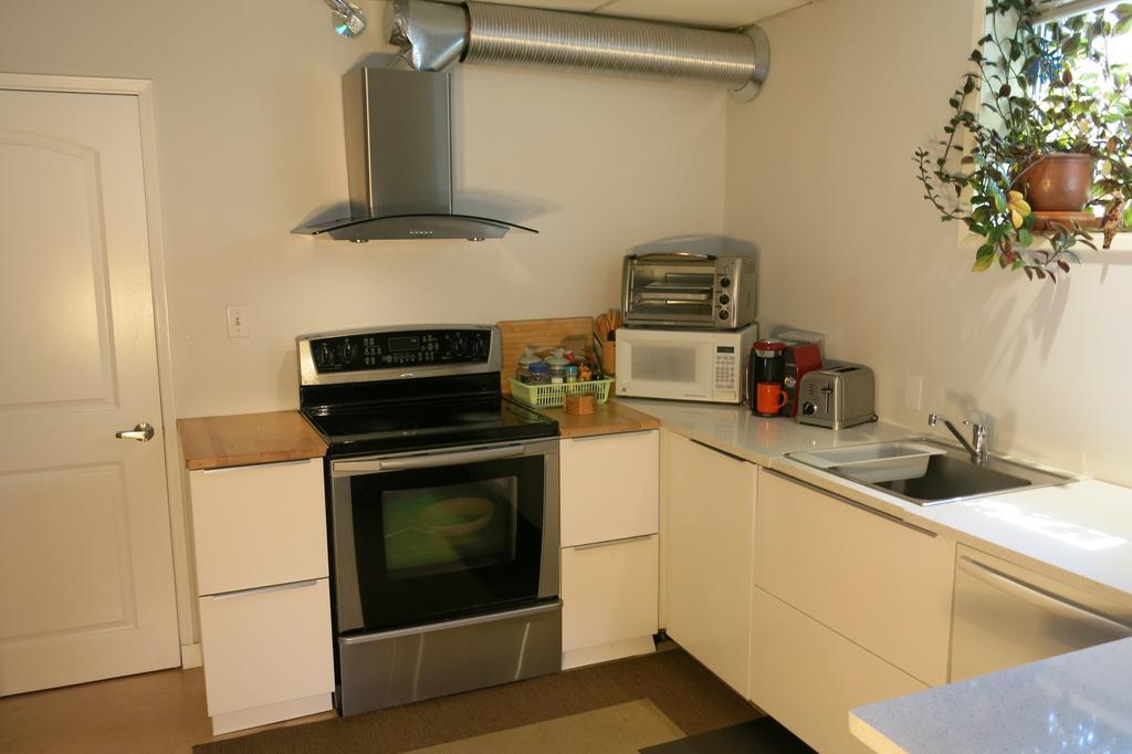 Jasper Place Guest house *
