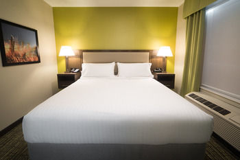 Candlewood West - Mall Area By Ihg Edmonton