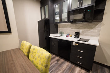 Candlewood West - Mall Area By Ihg