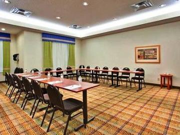 Hotel Express & Suites-edmonton South By Ihg