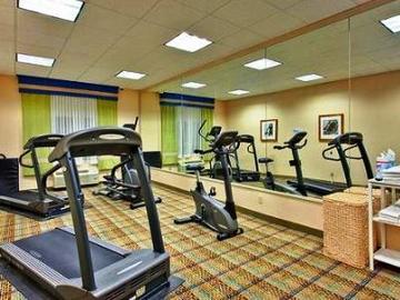 Hotel Express & Suites-edmonton South By Ihg 3*