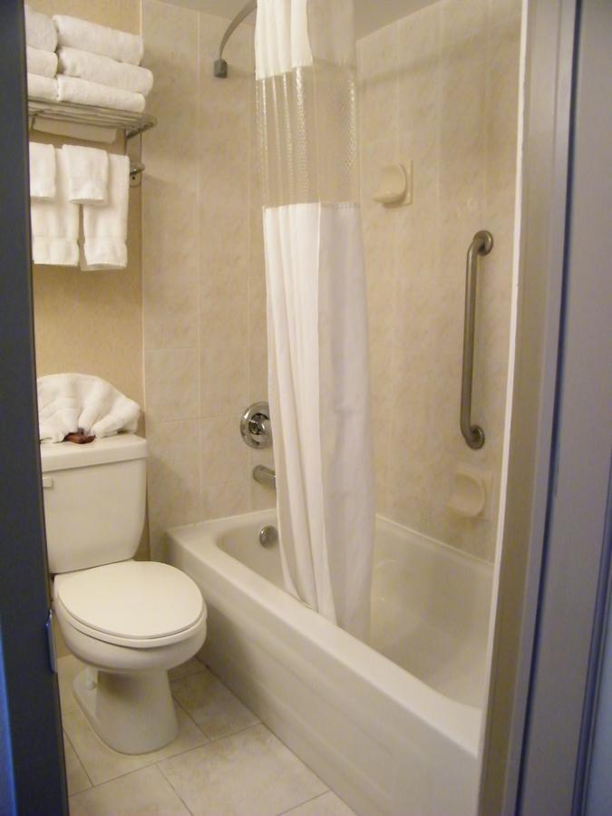 Hotel Ramada By Wyndham South Edmonton