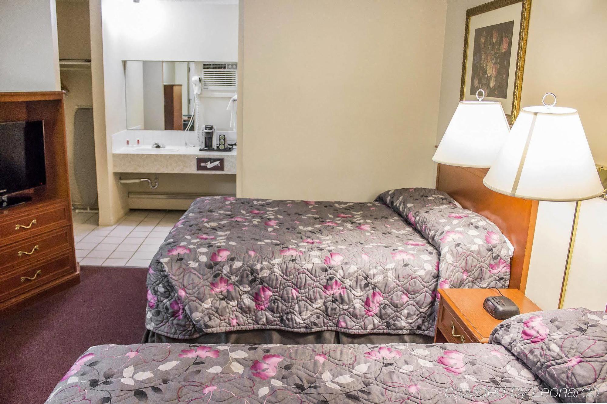 Economy 2* Edmonton