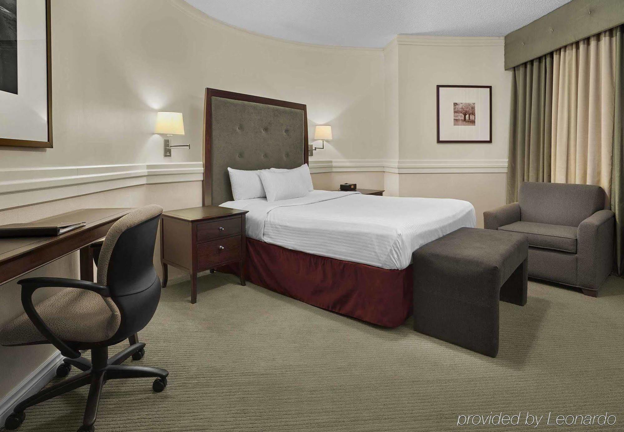 Hotel Delta By Marriott Centre 4*