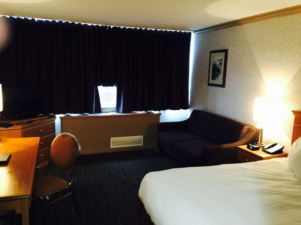 Sands & 3* Edmonton