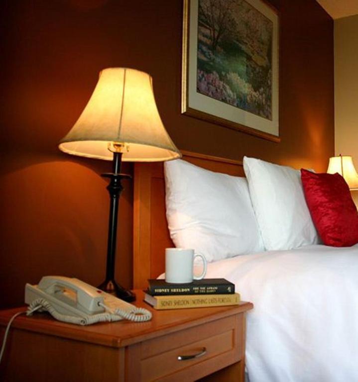 Alberta Place Hotel 3*