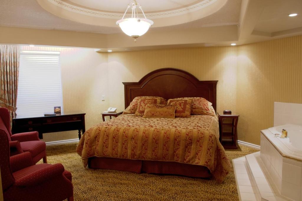 Chateau Louis & Conference Centre Hotel