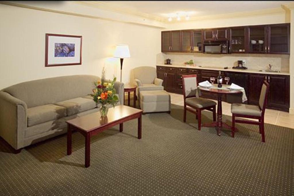 Hotel Chateau Nova Kingsway 3*