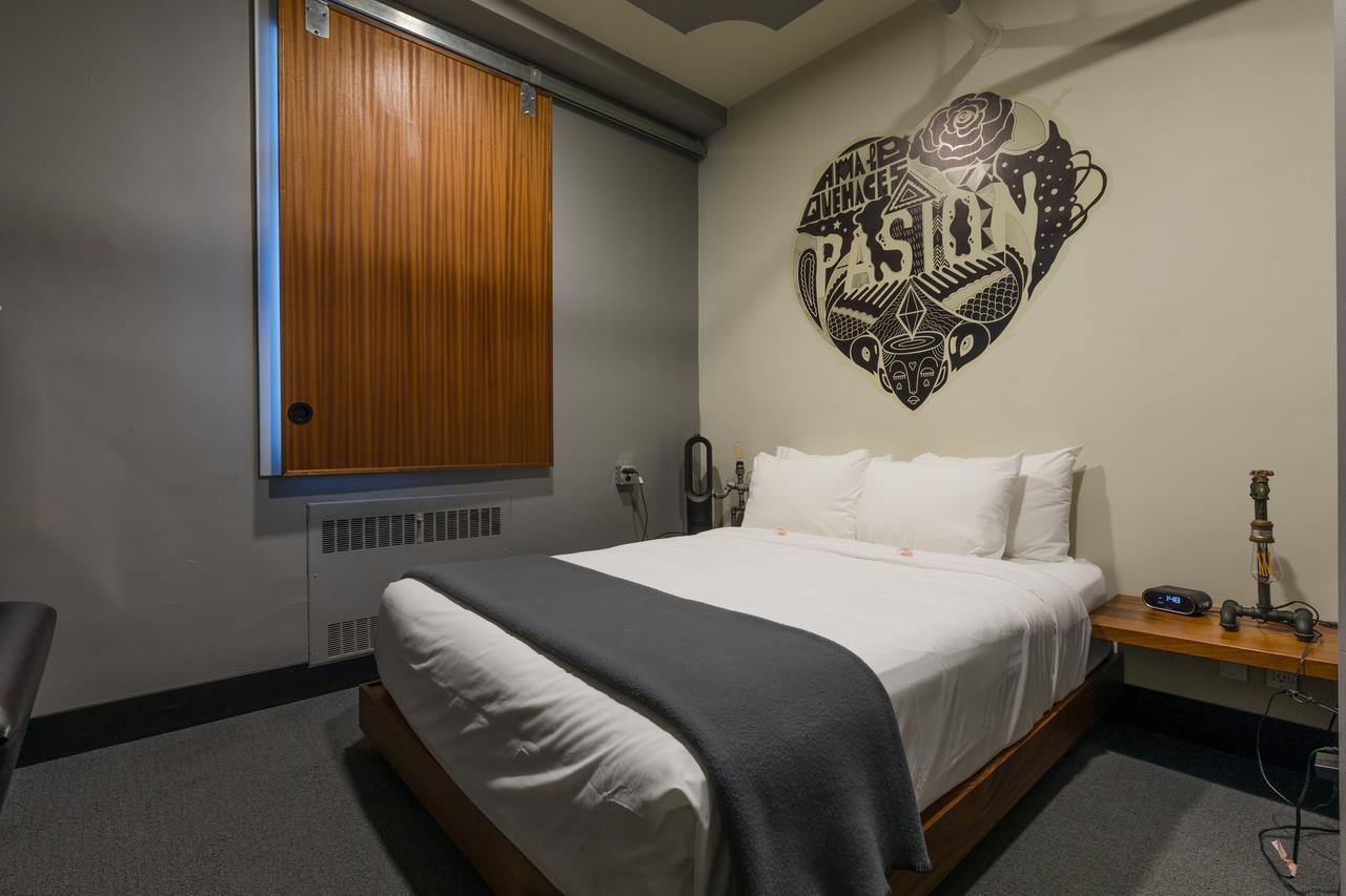 Hotel Crash Downtown 2*