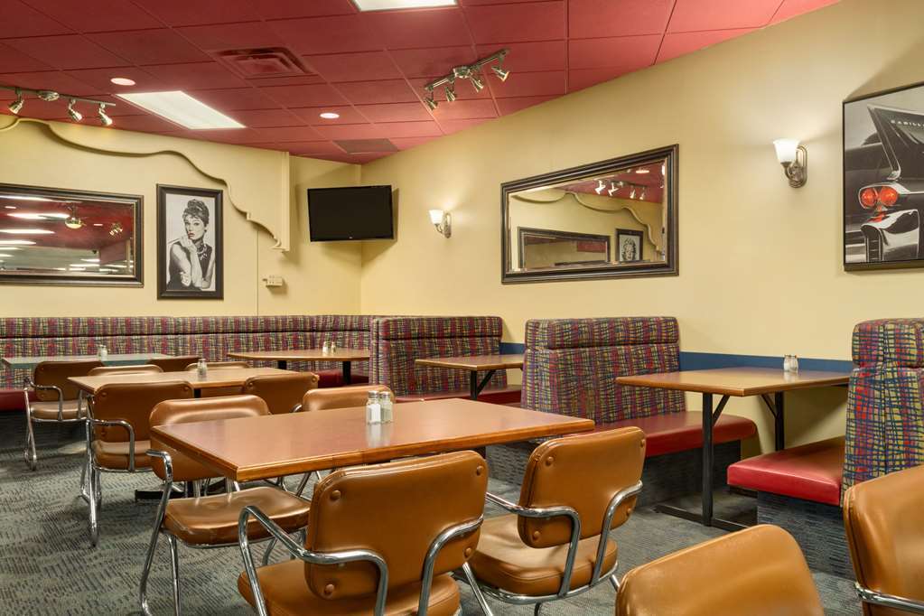 Travelodge By Wyndham East
