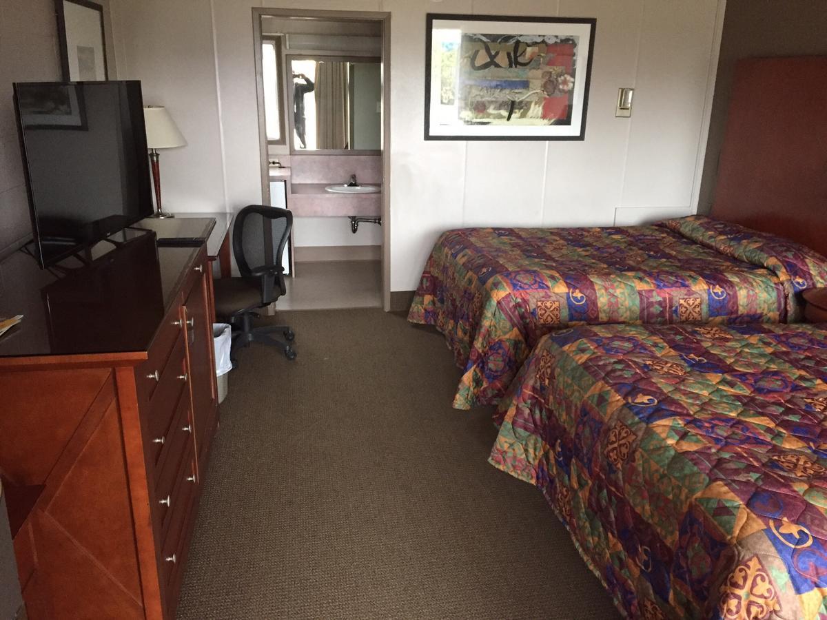 Whitemud South Motel 2*