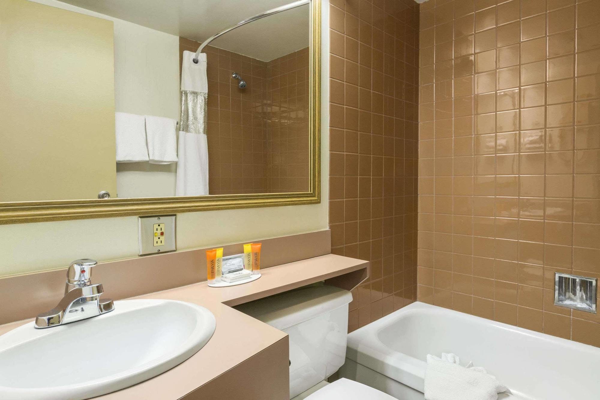 Travelodge By Wyndham East 2* Edmonton