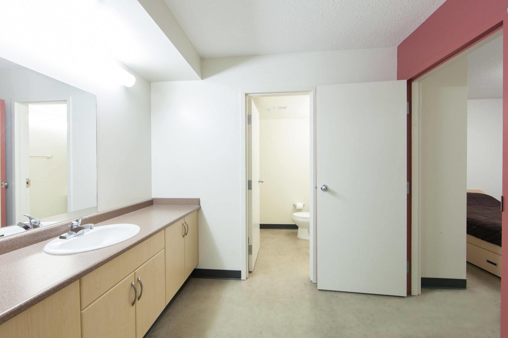 Hostel Macewan University Edmonton