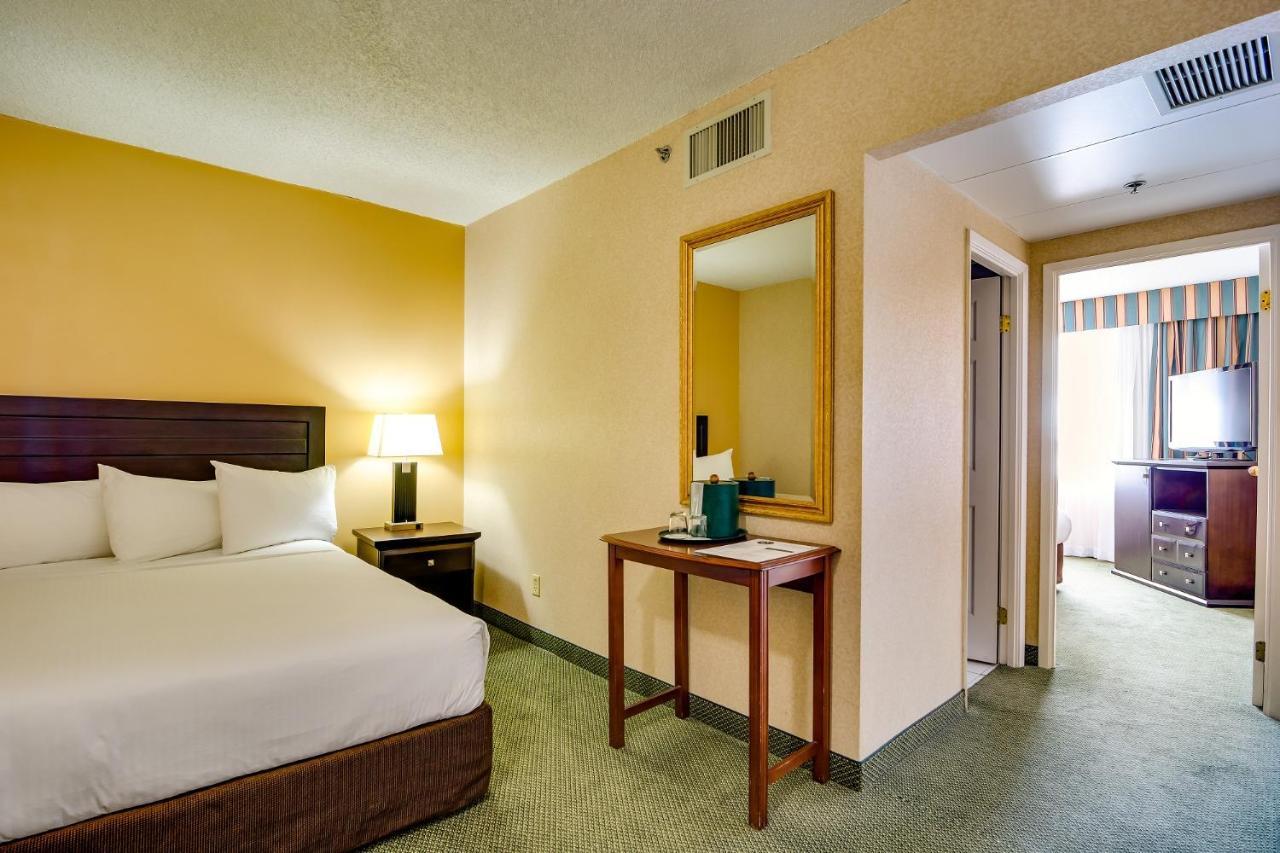 Hotel Sawridge And Conference Centre South 3*