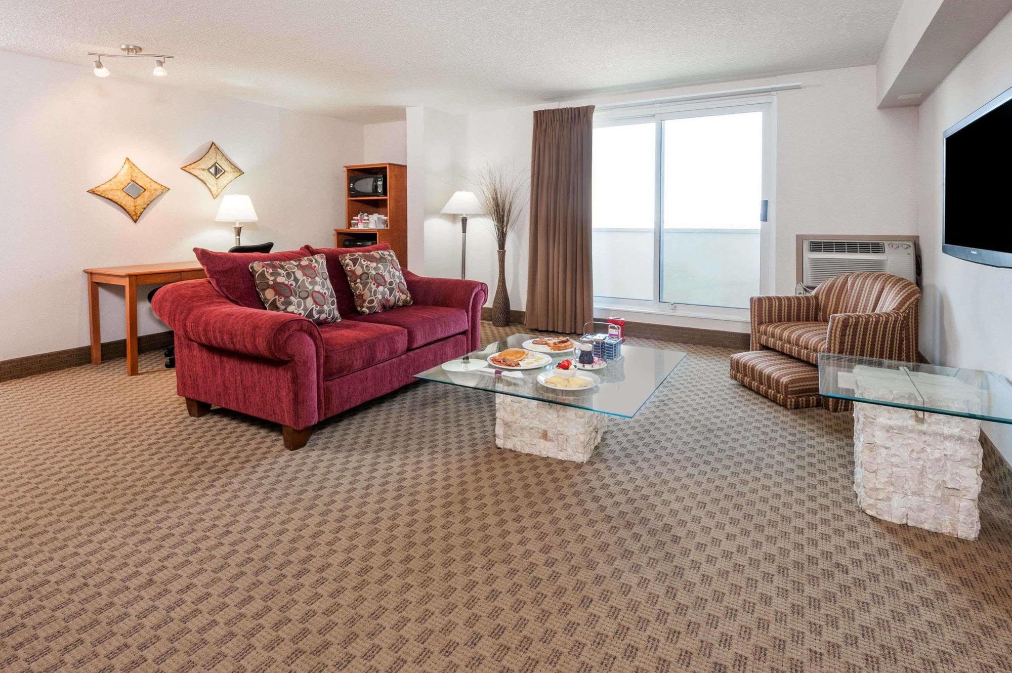 Ramada By Wyndham South Hotel Edmonton