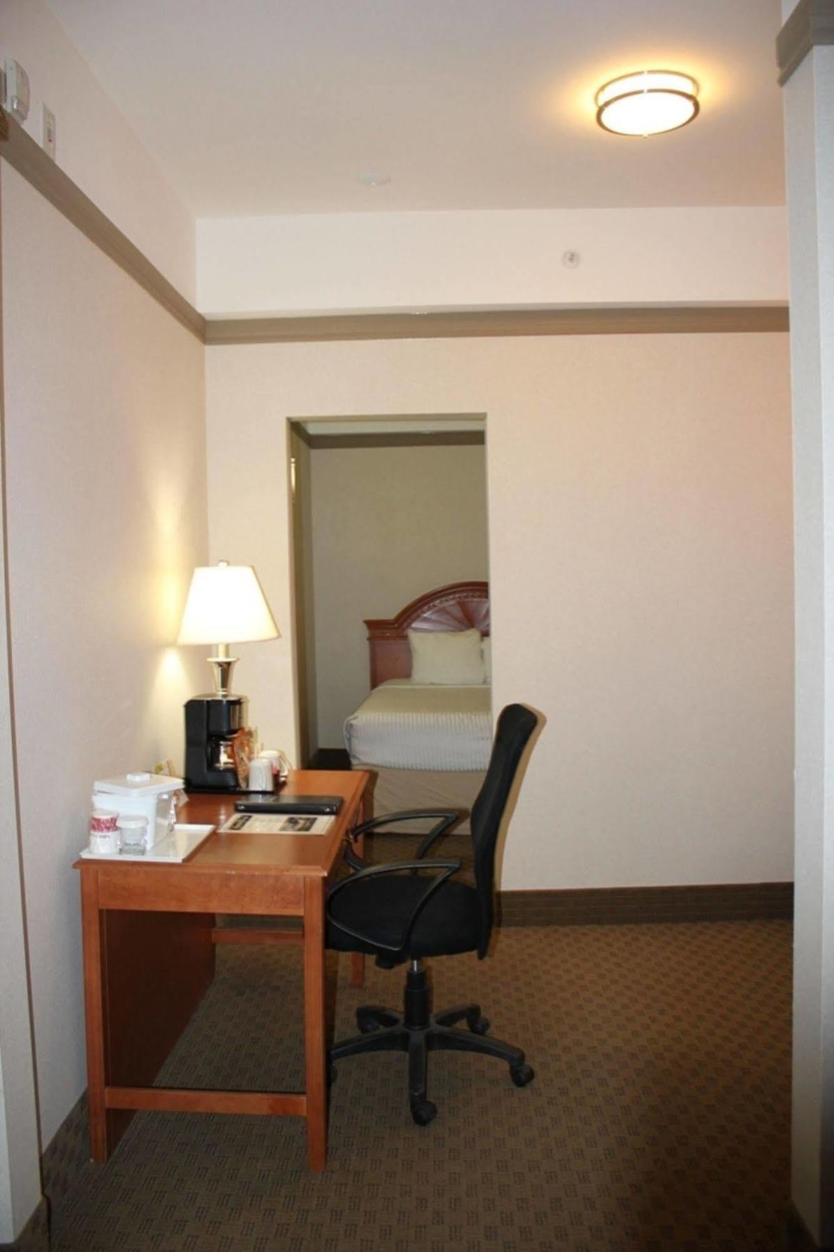 Ramada By Wyndham South Hotel 3*