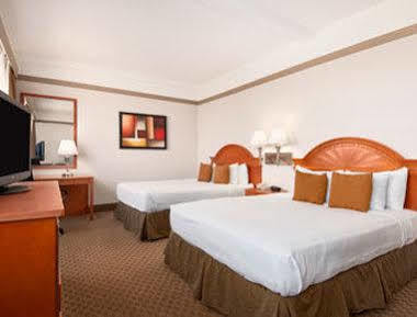 Ramada By Wyndham South Hotel 3*