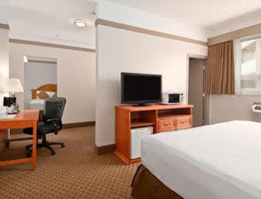 Ramada By Wyndham South Hotel Edmonton