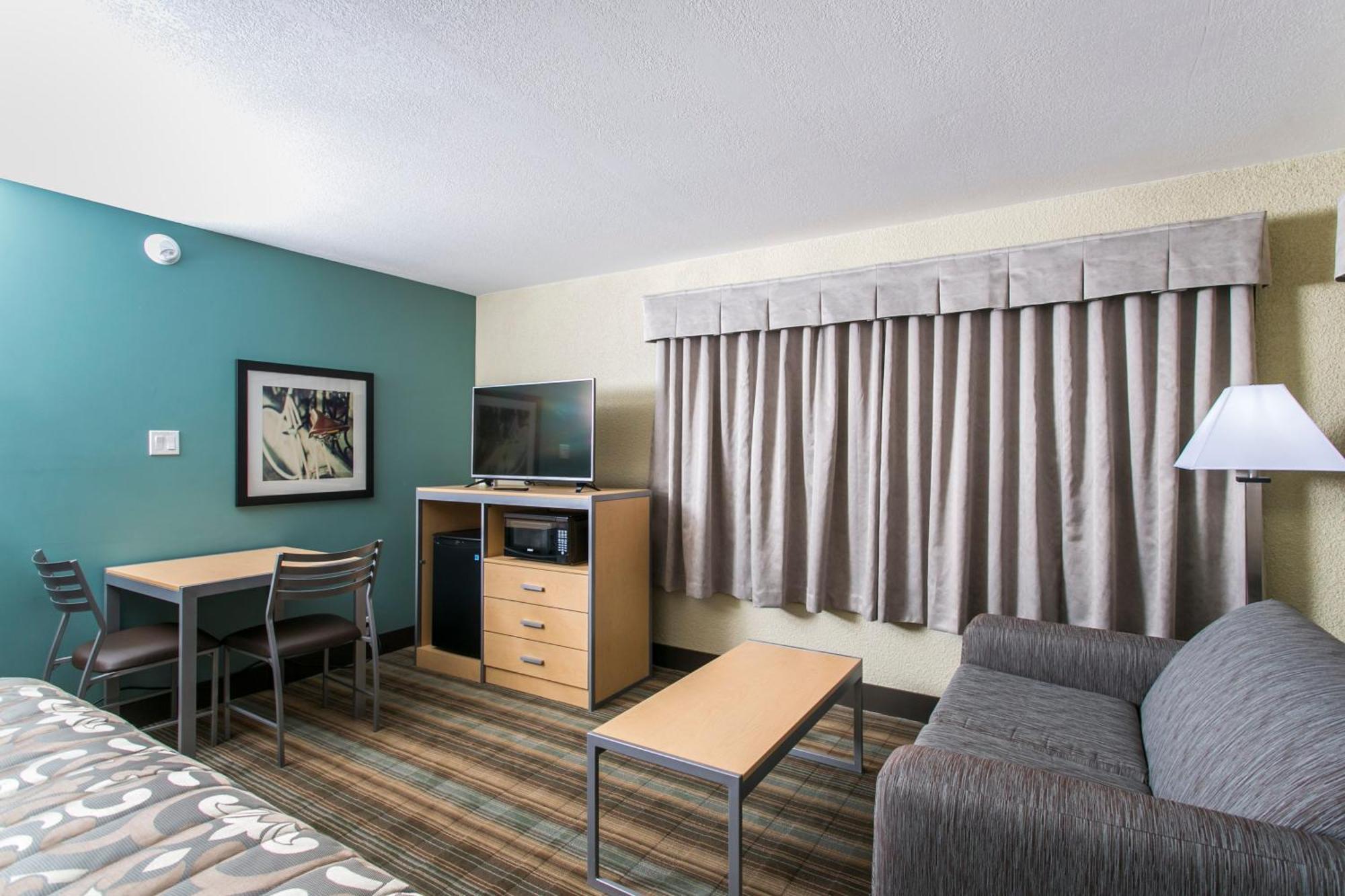Ramada By Wyndham Yellowhead Nw