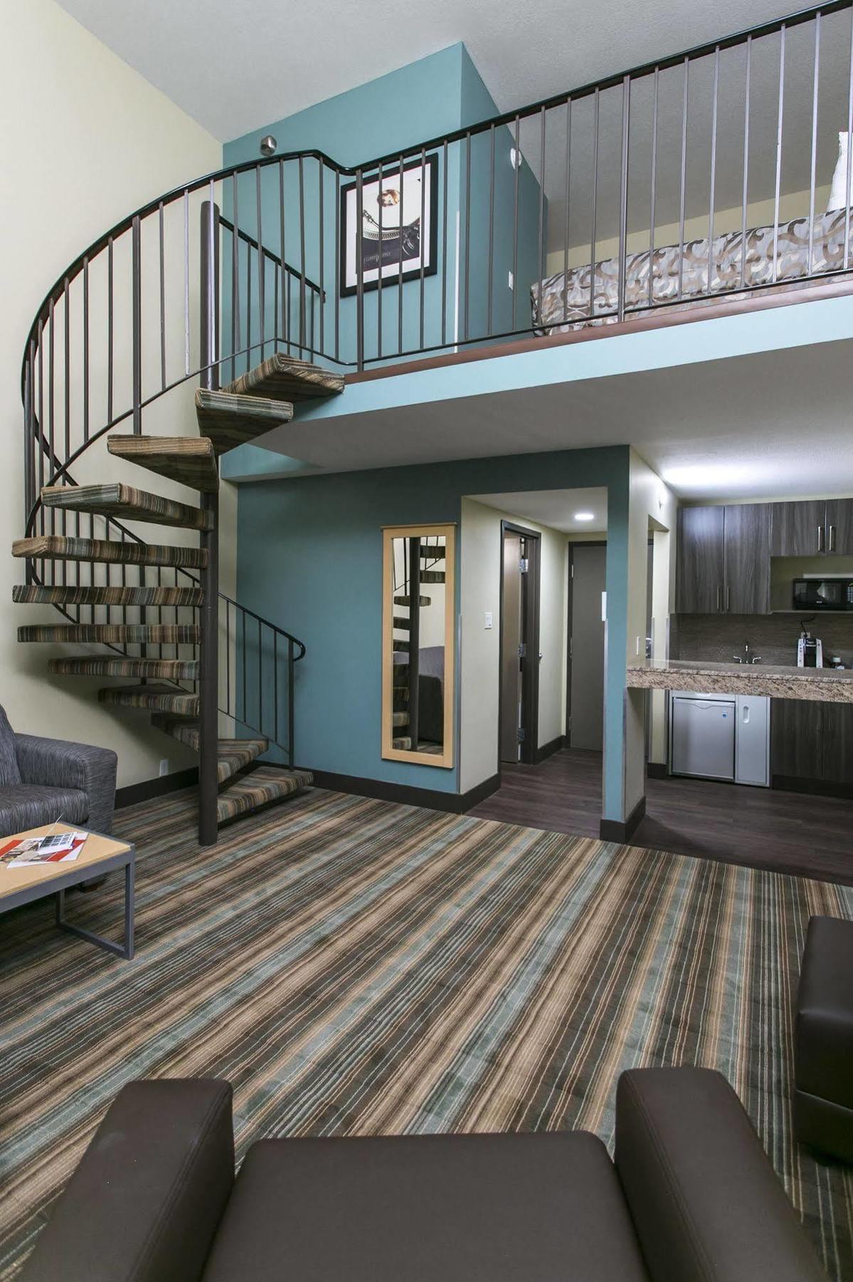 Ramada By Wyndham Yellowhead Nw Hotel 2*