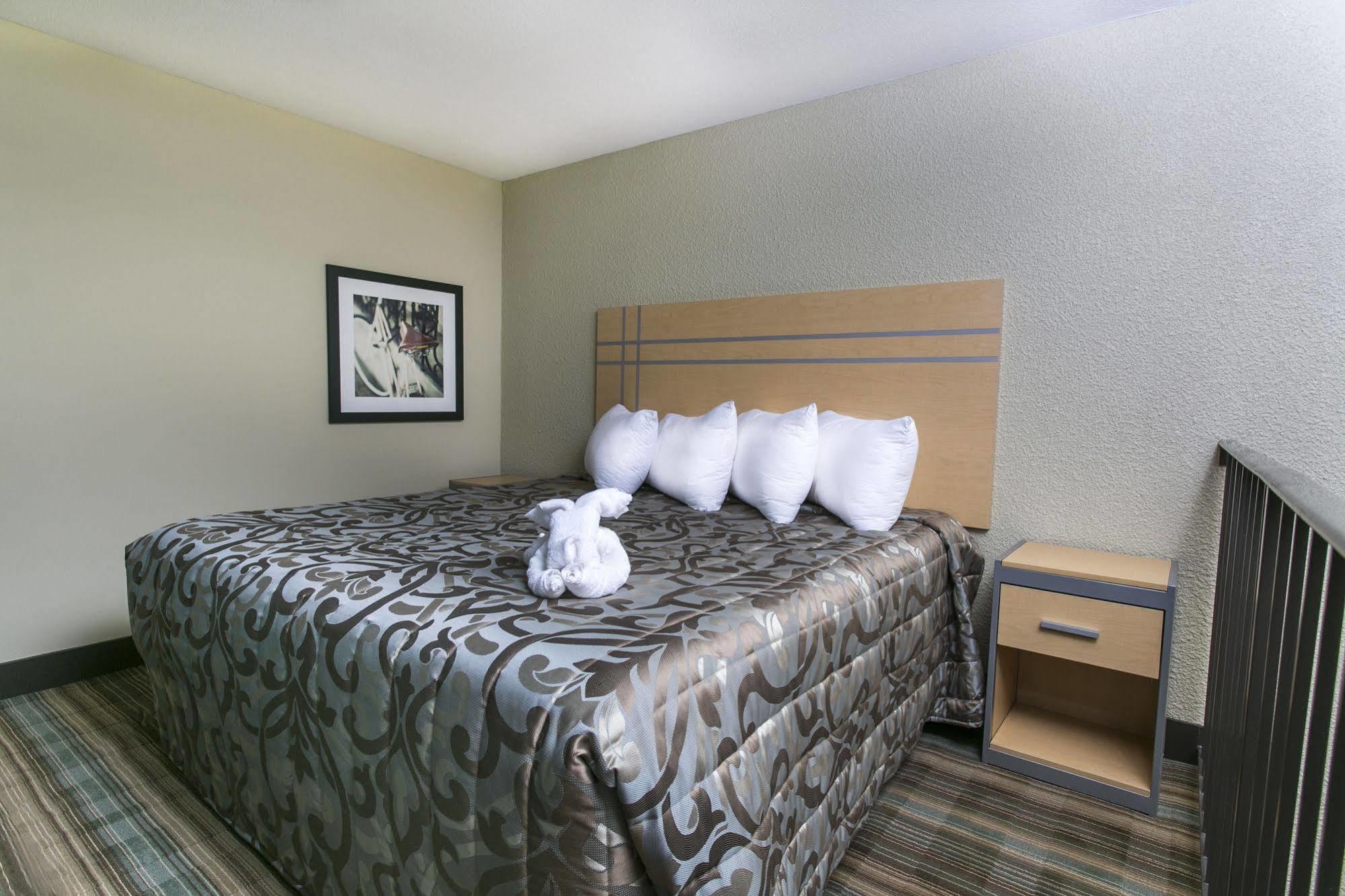 Ramada By Wyndham Yellowhead Nw Hotel