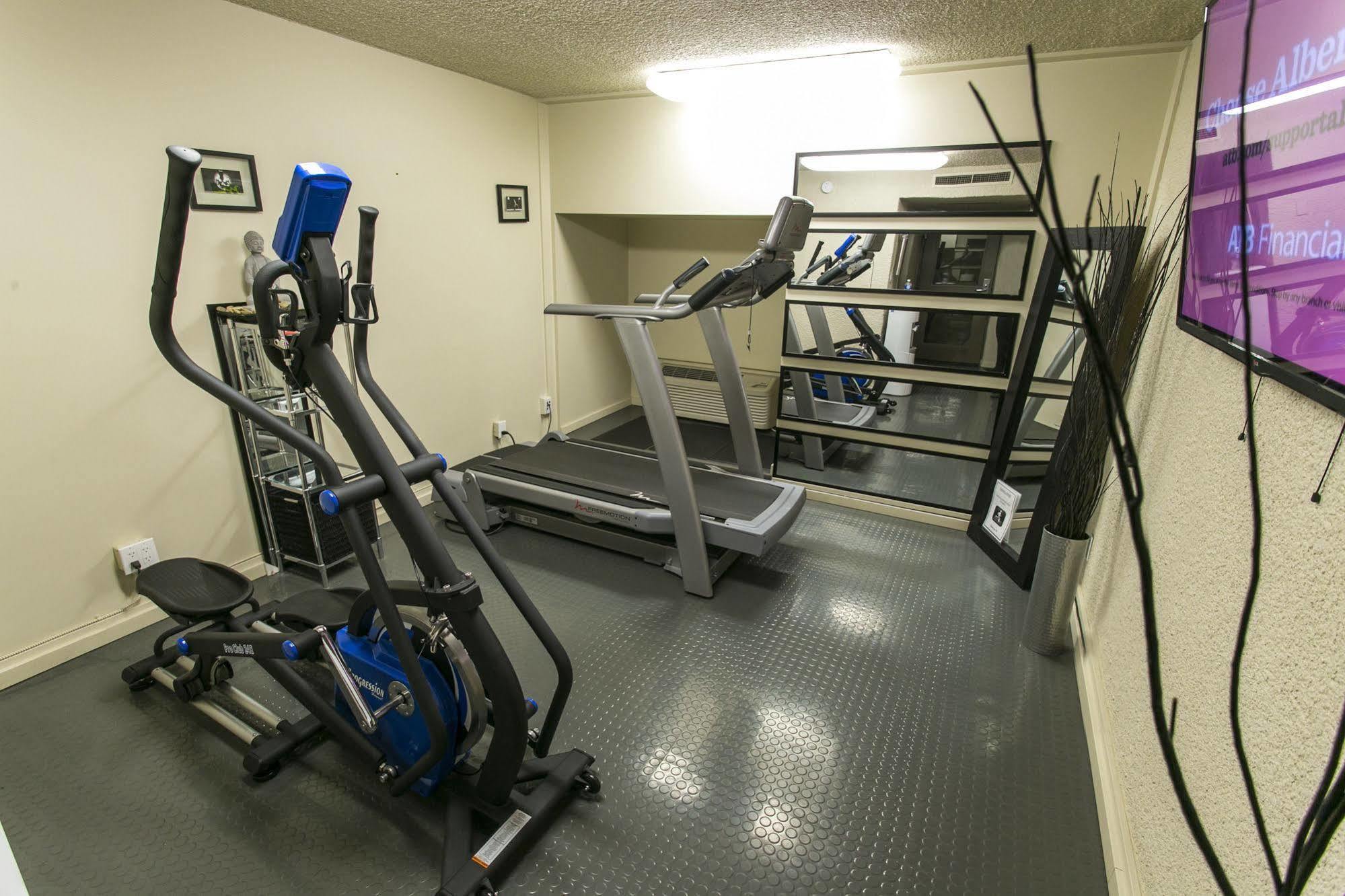 Ramada By Wyndham Yellowhead Nw 2*