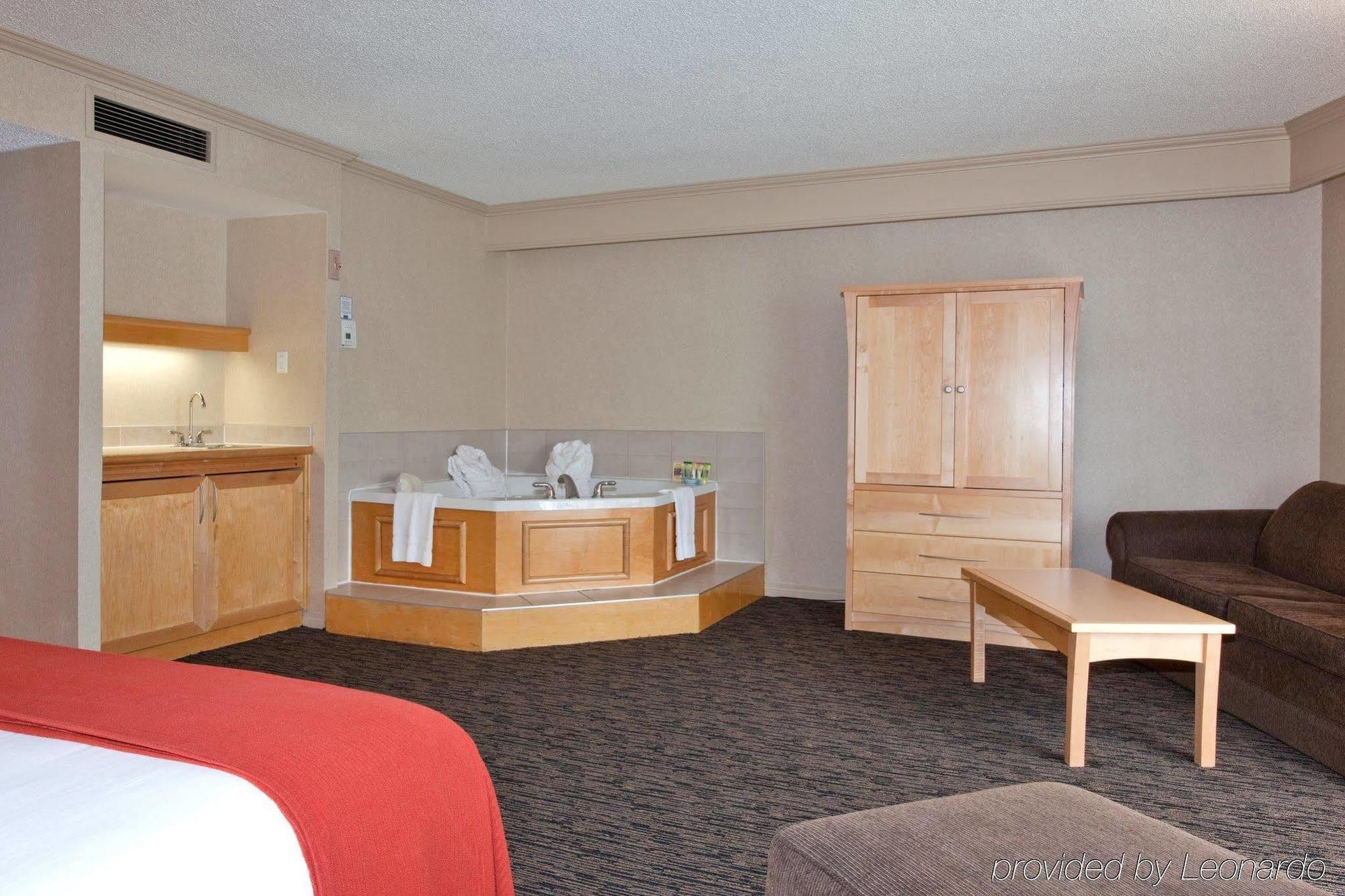 Express Downtown By Ihg Hotel 3*
