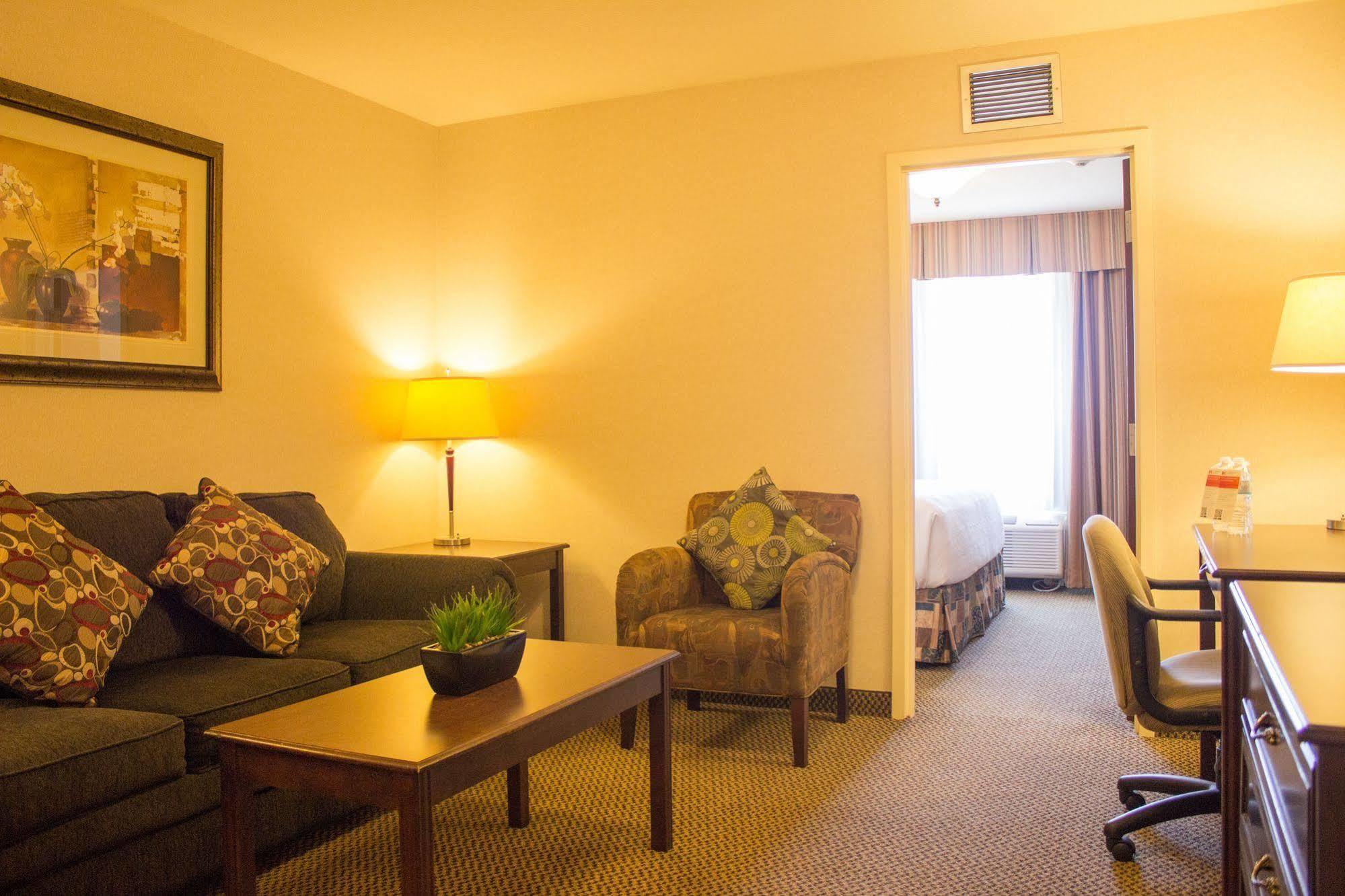 & Suites-west By Ihg Hotel Edmonton