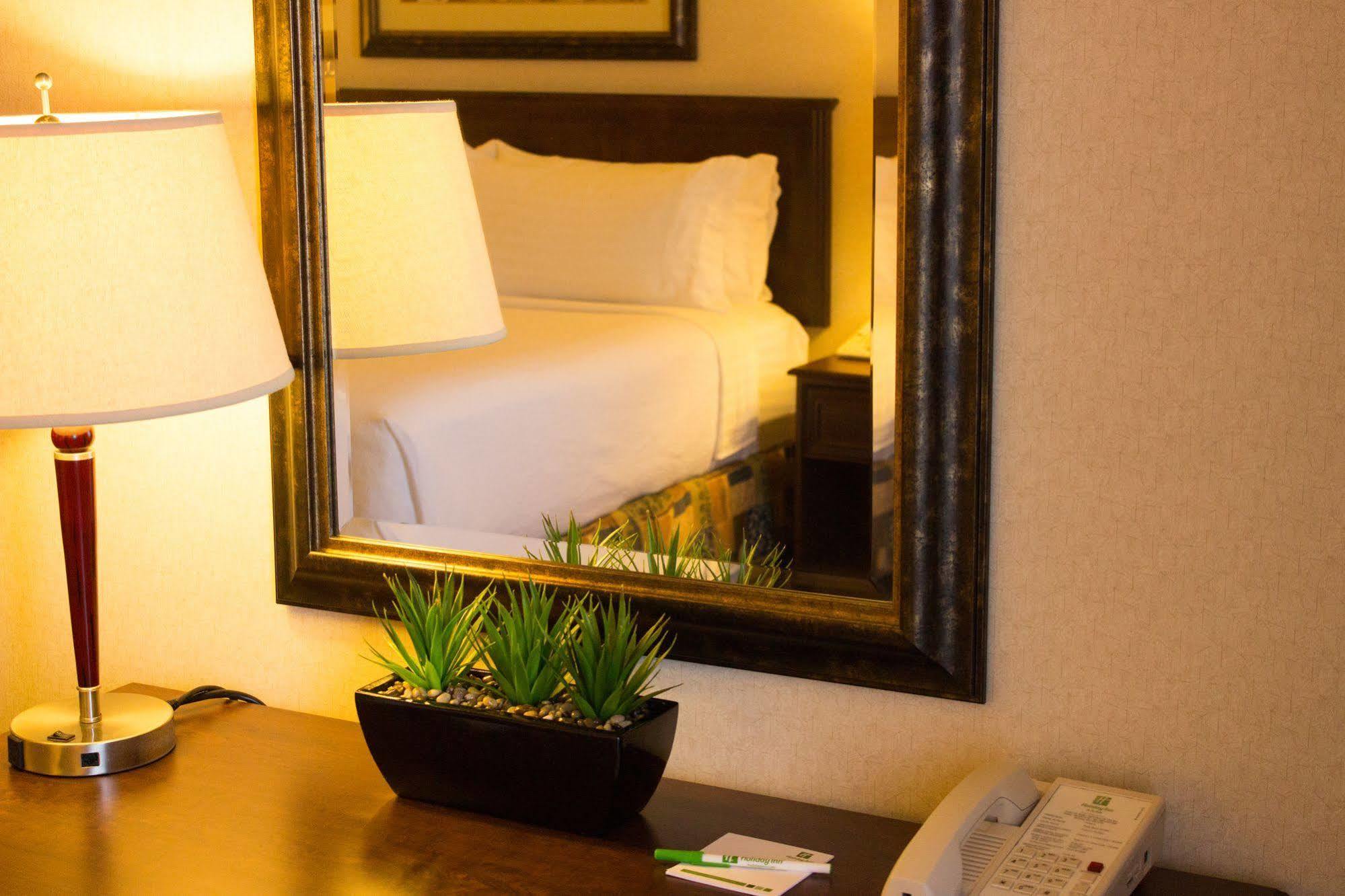 Hotel & Suites-west By Ihg Edmonton