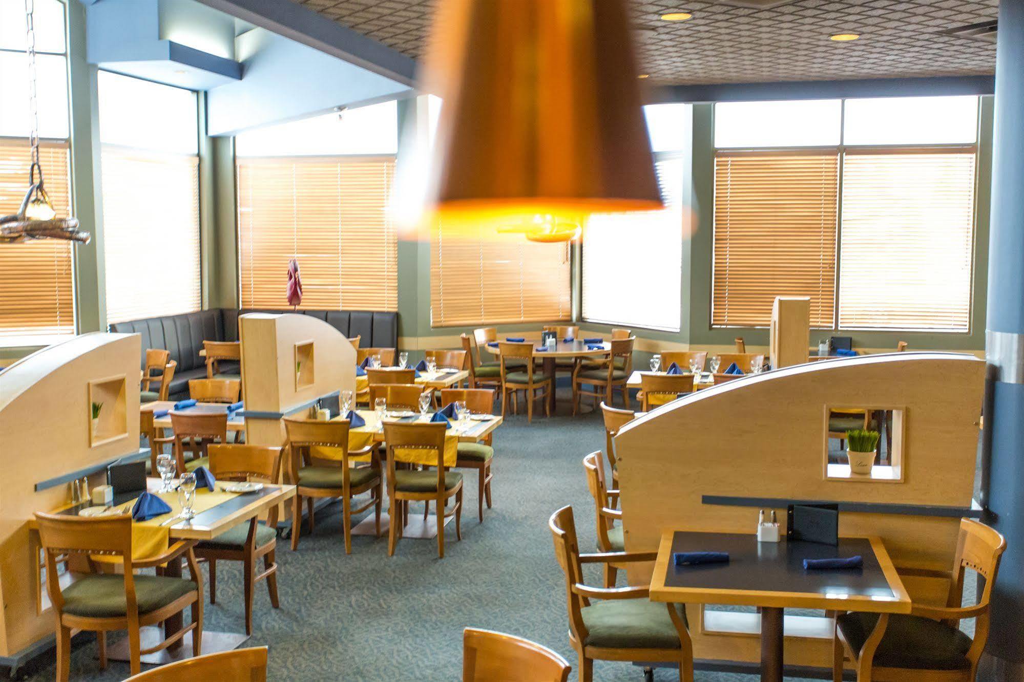 Hotel Royal West Edmonton, Trademark Collection By Wyndham 3*