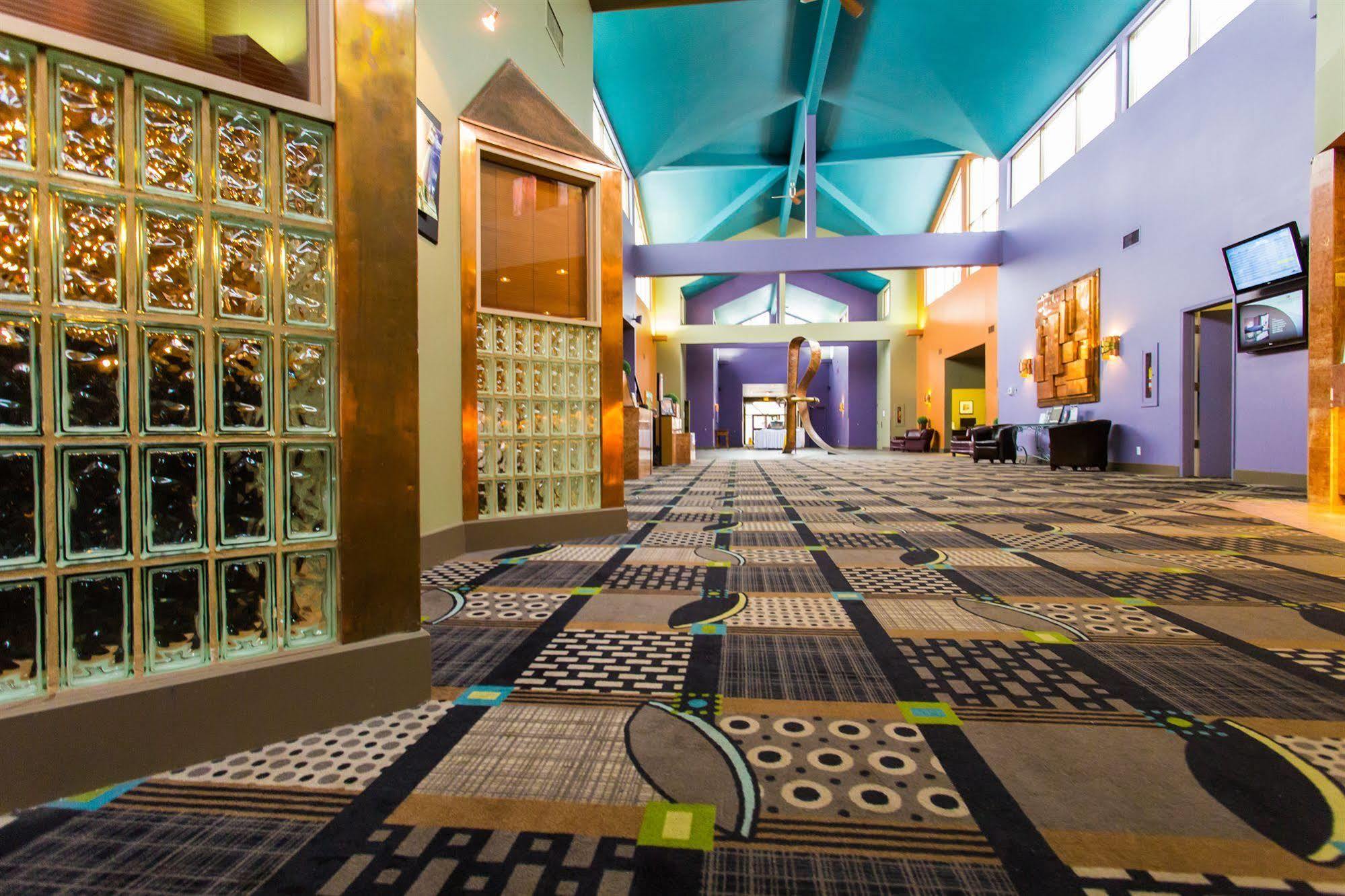 Hotel Royal West Edmonton, Trademark Collection By Wyndham 3*