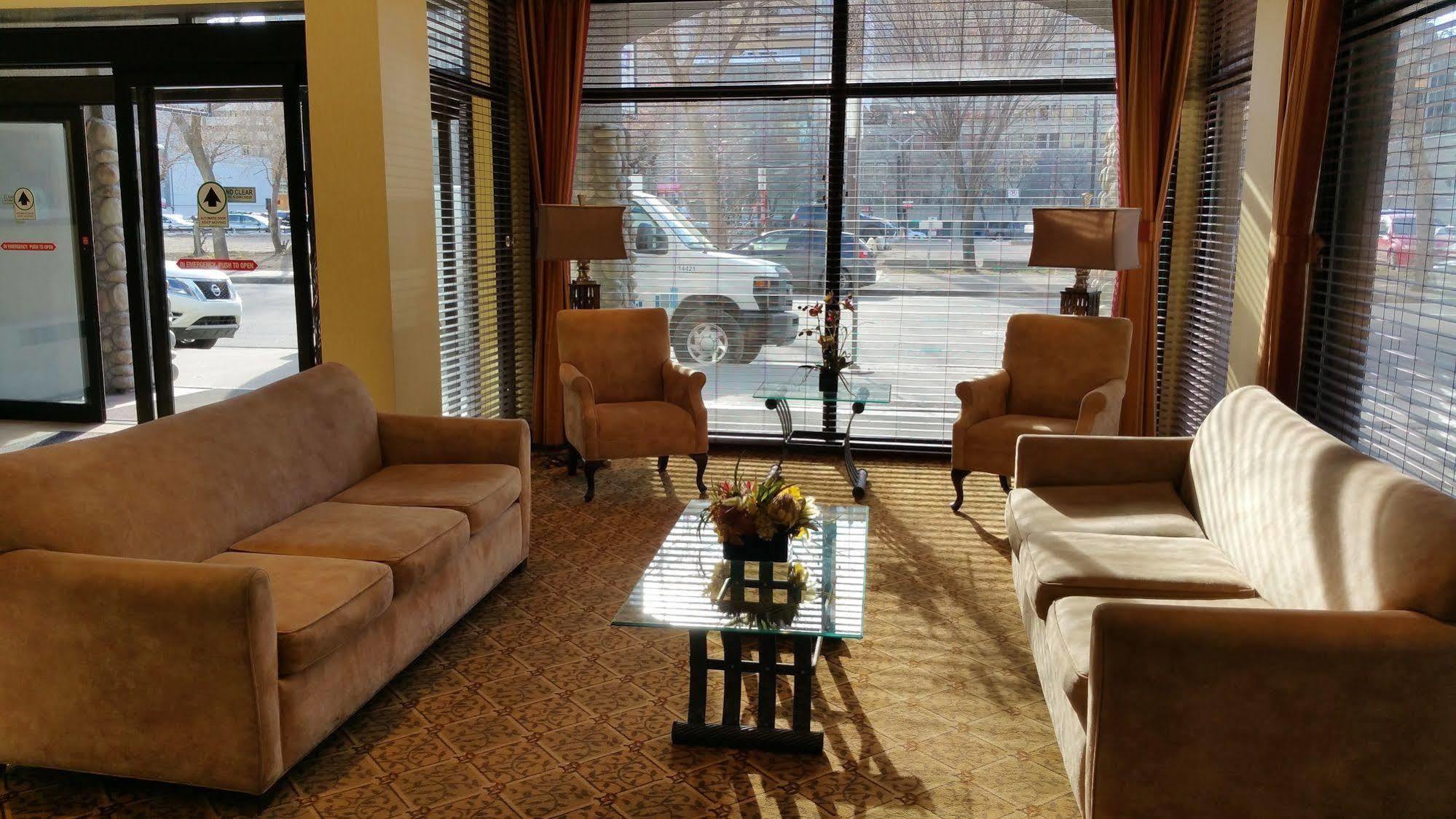 Days By Wyndham Downtown Hotel