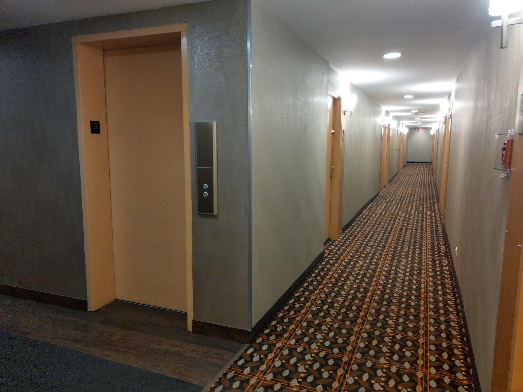 Days By Wyndham Downtown 3*