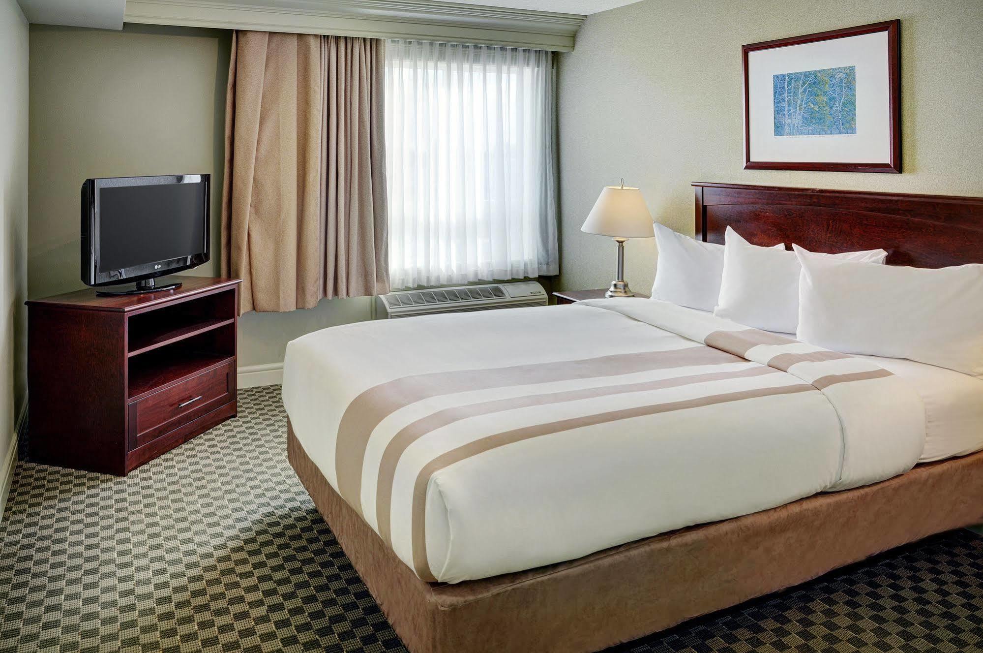 Chateau Nova Kingsway Edmonton