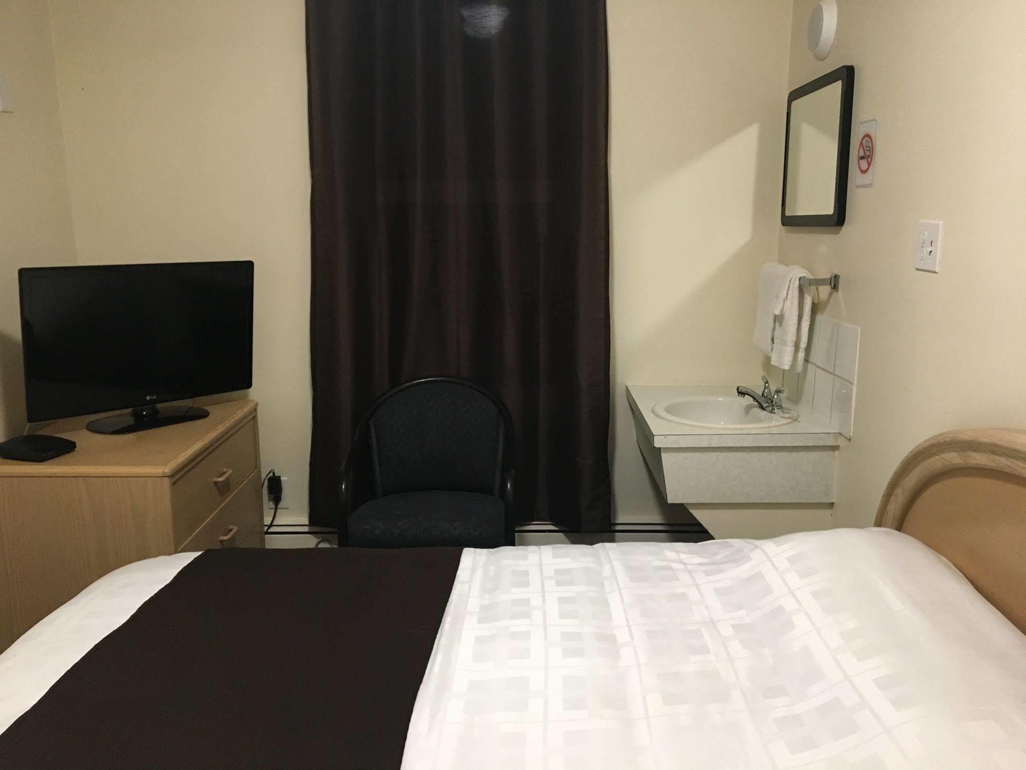 Hotel Commercial Edmonton
