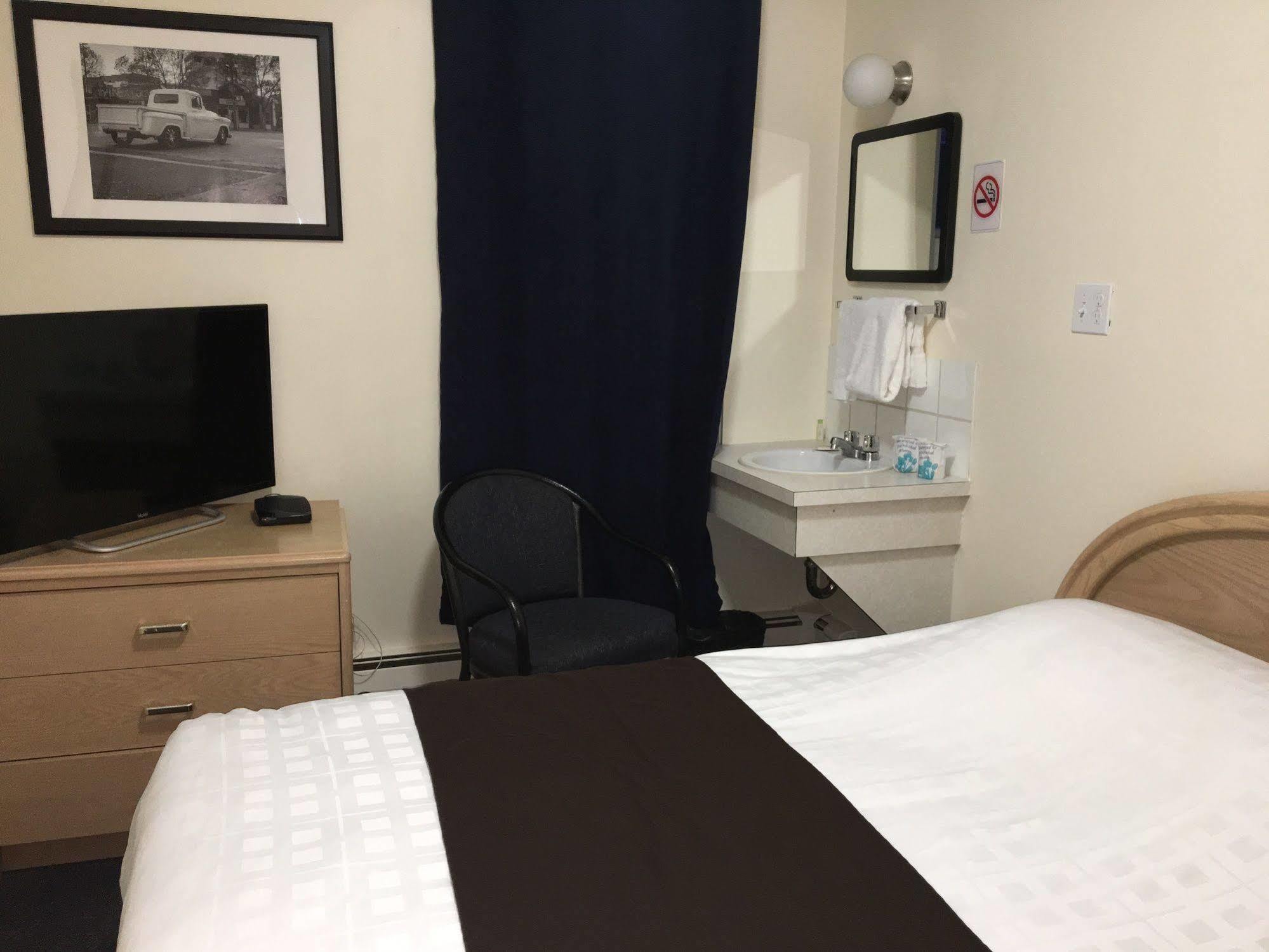 Hotel Commercial Edmonton