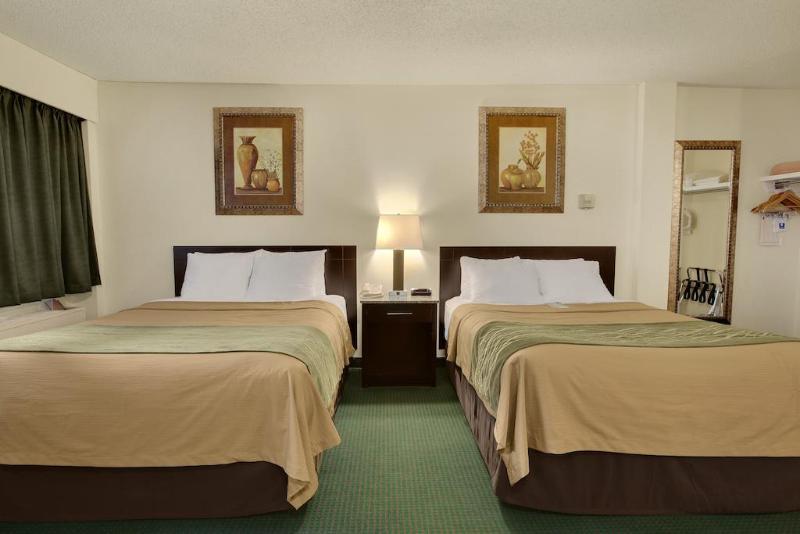 Hotel Comfort & Edmonton