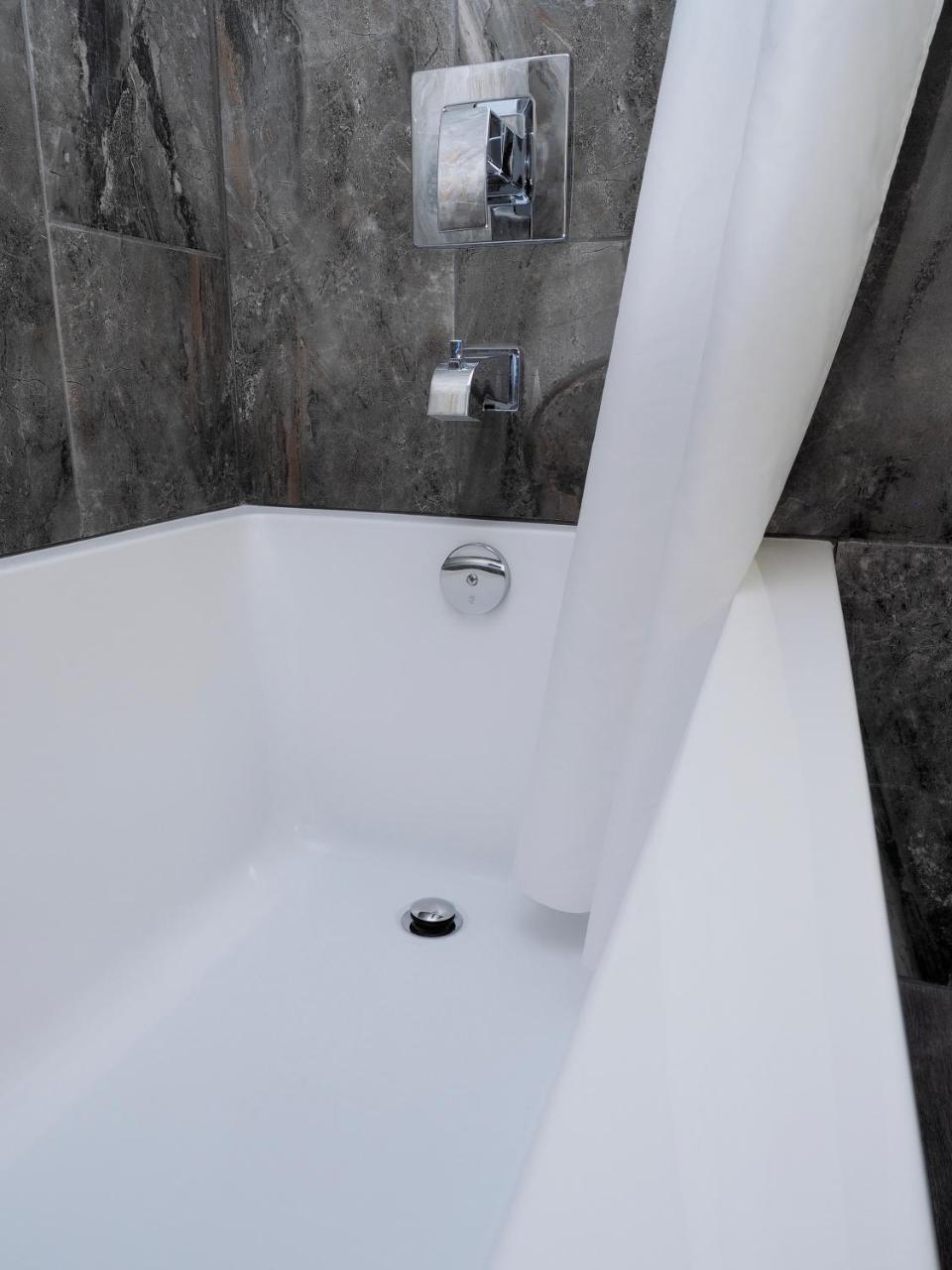Argyll Plaza Hotel 2*