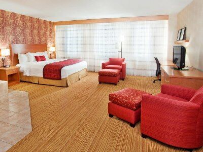 Courtyard By Marriott Downtown 3*
