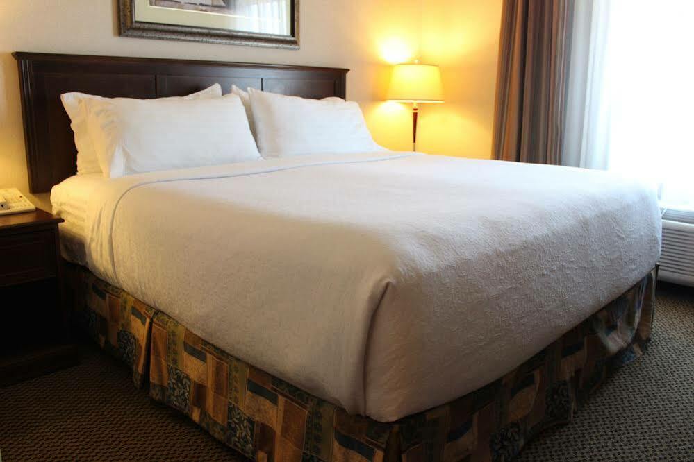 & Suites-west By Ihg Hotel