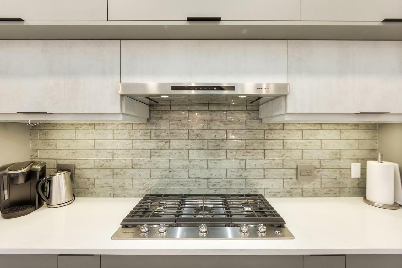 New Luxury Townhome Holiday home Edmonton