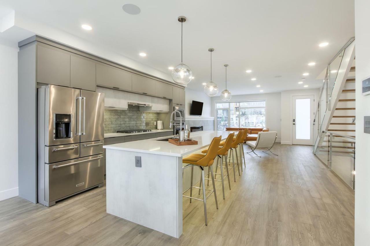 New Luxury Townhome Holiday home Edmonton