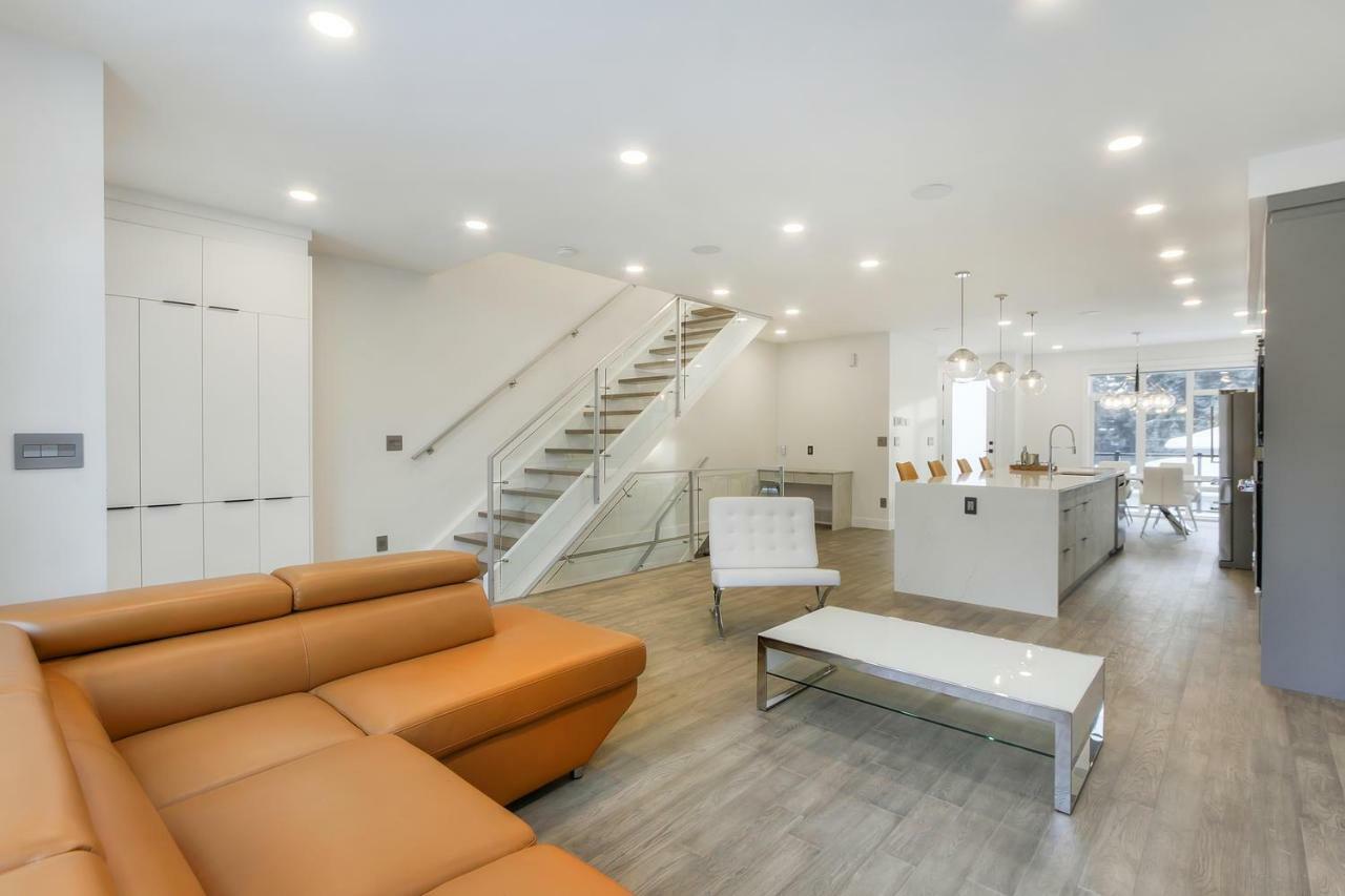 New Luxury Townhome Holiday home Edmonton