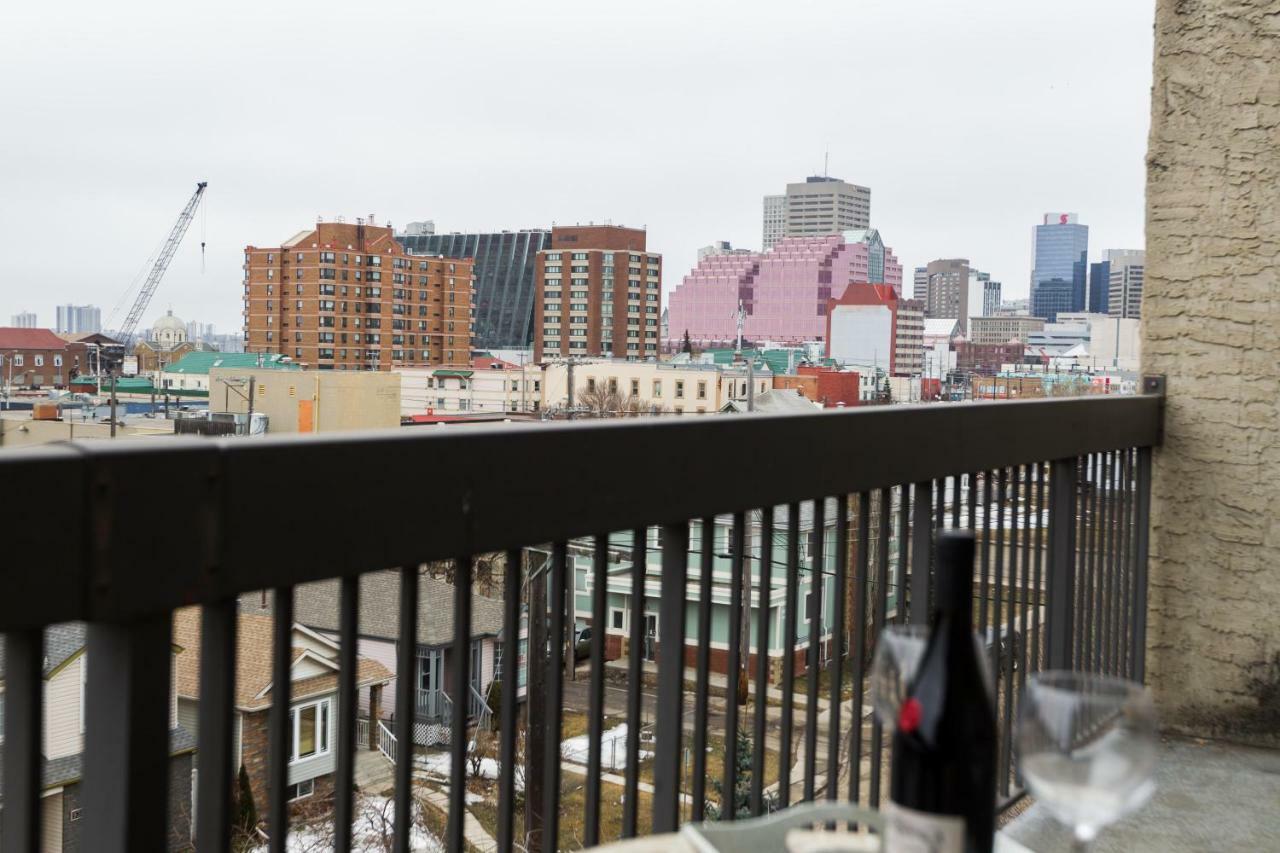 Modern Condo, 1 Bed 1 Bath, Downtown Edmonton, City Skyline View - Free Heated Underground Parking! Apartment Edmonton