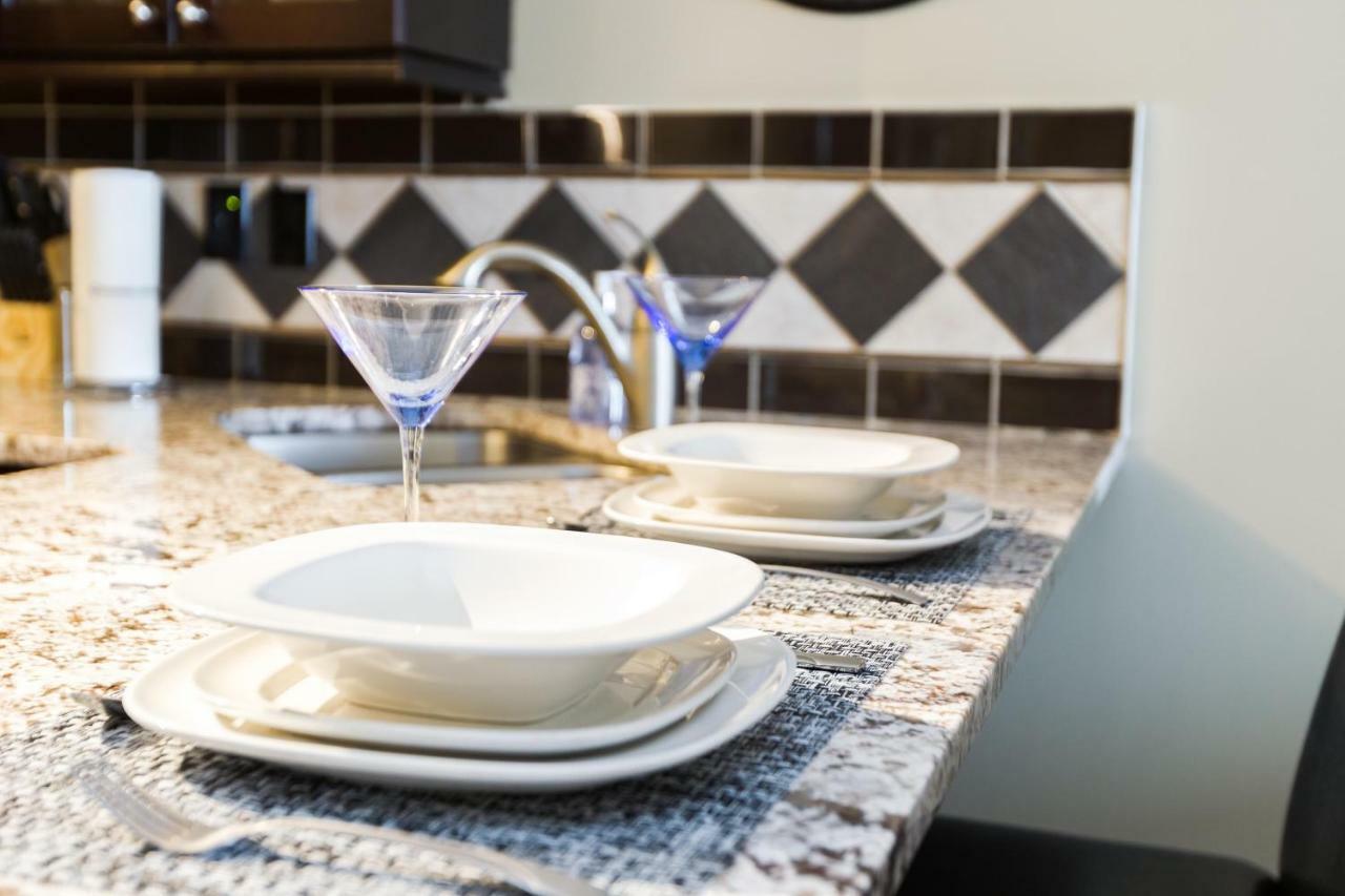 Apartment Modern Condo, 1 Bed 1 Bath, Downtown Edmonton, City Skyline View - Free Heated Underground Parking! Edmonton